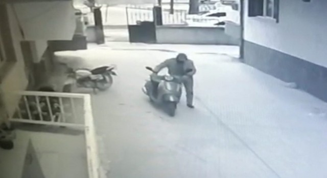 Bursada motosiklet hırsızı kamerada