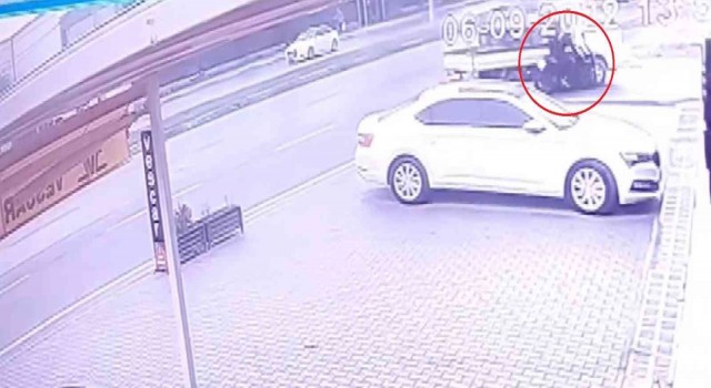 Bursada motosiklet ile kamyonetin kazası kameralarda