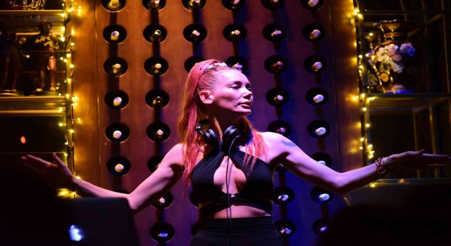 Bursada müziğin ritmini kadın djaneler belirledi