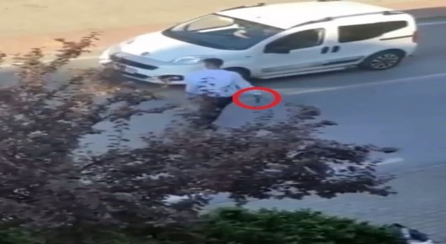 Bursada silahlı yol verme tartışması kameraya yansıdı