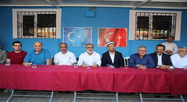 Büyükkılıç, Doğu Türkistanlı çocukların sünnet heyecanına ortak oldu