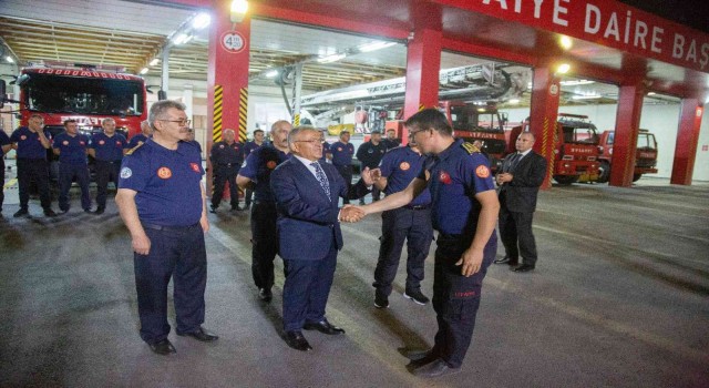 Büyükkılıç, Mersinde fedakarca görev yapan itfaiye erlerini karşıladı