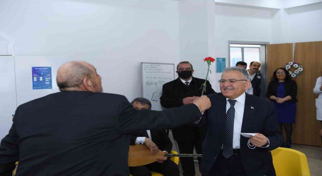 Büyükkılıç, ulu çınarlar ile konser ve tiyatro gösterinde kucaklaşacak