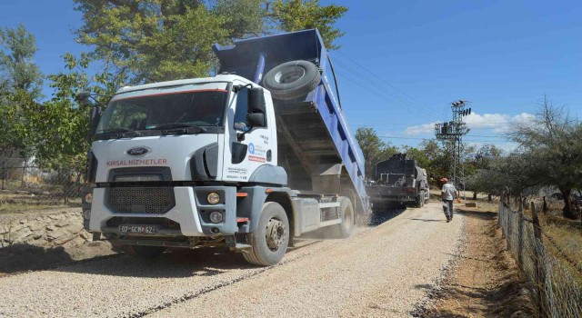 Büyükşehir Belediyesinden, Elmalıda asfalt çalışması