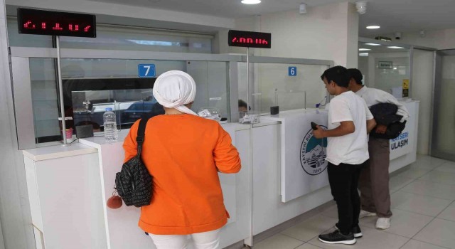 Büyükşehir indirim yaptı, öğrenciler yoğun ilgi gösterdi