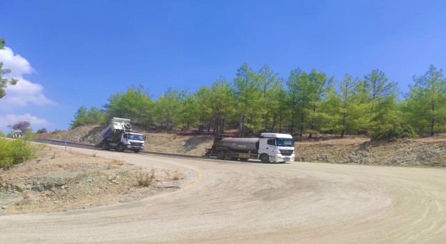 Büyükşehir, Seydikemerde yol çalışmalarını sürdürüyor