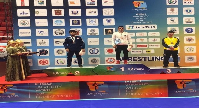 Büyükşehirin sporcusu güreşte dünya şampiyonu oldu