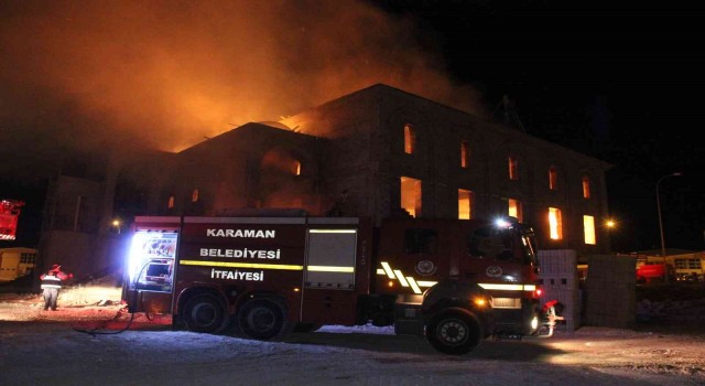 Cami inşaatında çıkan yangın 2 saatte söndürüldü