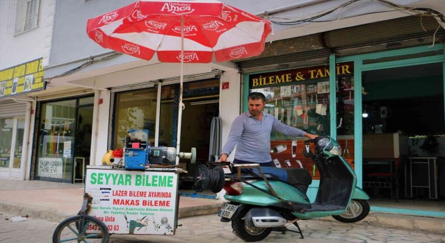 Çark kelimesinden yola çıktı, yıllardır kentte seyyar bileycilik yapıyor