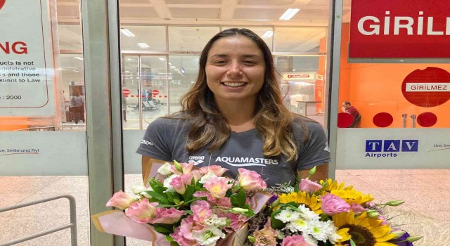 Catalina Kanalını 11 saat 59 dakikada geçen Bengisu Avcı, yurda döndü