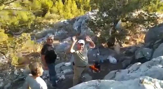 Çay demleyerek kazı yapmışlar