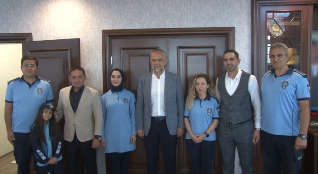 Çekmeköyde minik zabıtalar esnaf ziyaretine çıktı