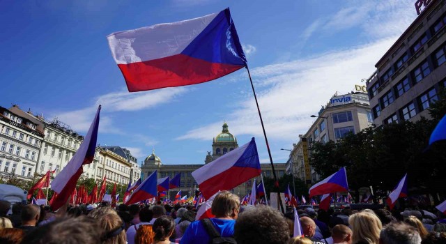 Çekyada 70 bin kişilik hükümet karşıtı protesto