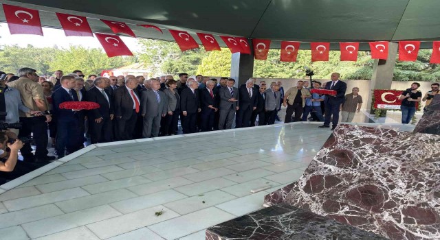 CHP Genel Başkanı Kılıçdaoğlu, Menderesin anıt mezarını ziyaret etti