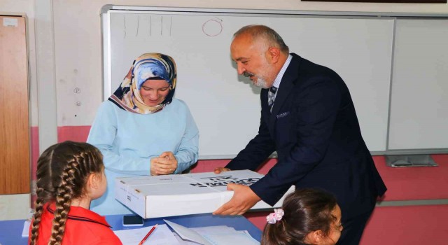 Çiftlikköy Belediyesinden 700 öğrenciye eğitim seti hediyesi