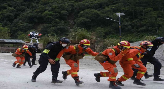 Çindeki depremde can kaybı sayısı 74e yükseldi