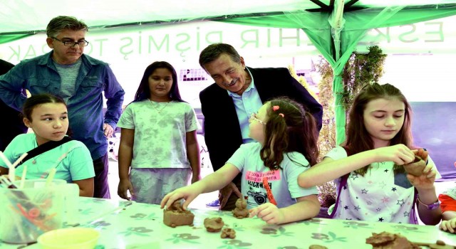 Çocuklar toprağı çok seviyor