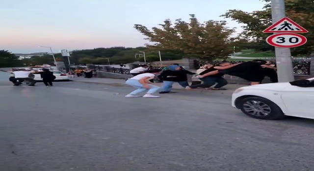Çocukların park kavgasına ailelerde karıştı, ortaya utanç verici görüntüler çıktı