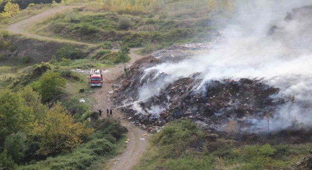 Çöplük alanda korkutan yangın, dumanlar etrafı kapladı