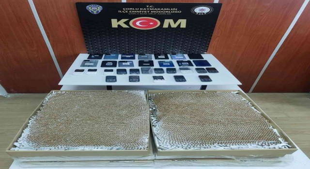 Çorluda kaçak telefon ve makaron ele geçirildi
