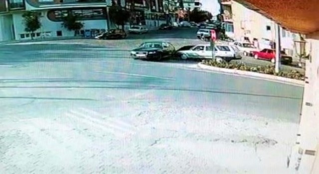 Çözümsüz kavşakta kazalar art arda yaşanıyor