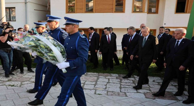 Cumhurbaşkanı Erdoğan, Bosna Hersekin merhum lideri Aliya İzzetbegoviçin kabrini ziyaret etti