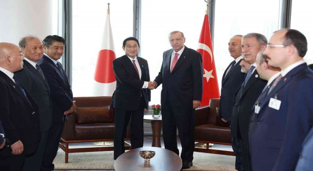 Cumhurbaşkanı Erdoğan, Japonya Başbakanı Kishida ile bir araya geldi