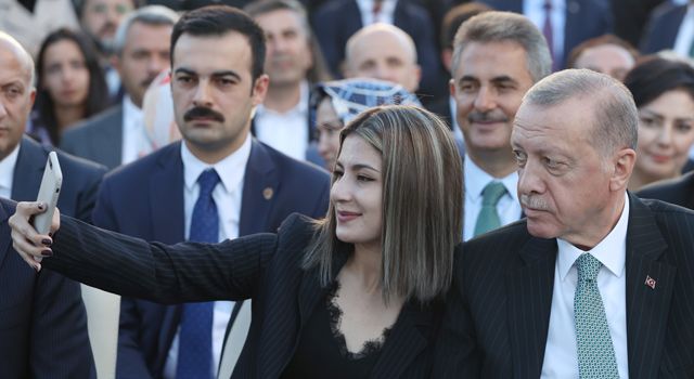 Cumhurbaşkanı Erdoğan'dan gençlere müjde: Yurt ücretleri bu yıl da değişmeyecek