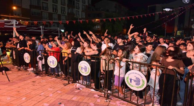 Cumhuriyet Meydanındaki kutlamalar coşkuyla sürüyor