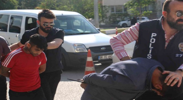 Darbedilerek öldürülen gencin cinayetiyle ilgili gözaltına alınan şüphelilerden 3ü tutuklandı