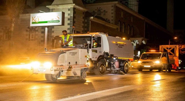Deforme olan 300 kilometrelik yol çizgileri yenileniyor