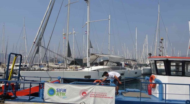 Deniz süpürgeleri 45 günde 5 tondan fazla çöp temizledi