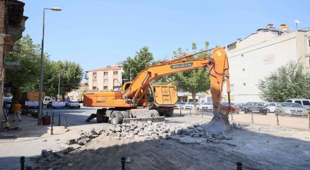 Denizlide caddeler yenilenmeye devam ediyor