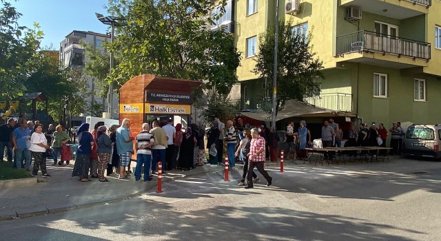 Denizlide halk ekmek satışlarına vatandaşlardan yoğun ilgi