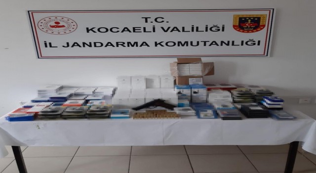 Depoyu gümrük kaçağı telefon aksesuarıyla dolduran şüpheliye jandarma operasyonu