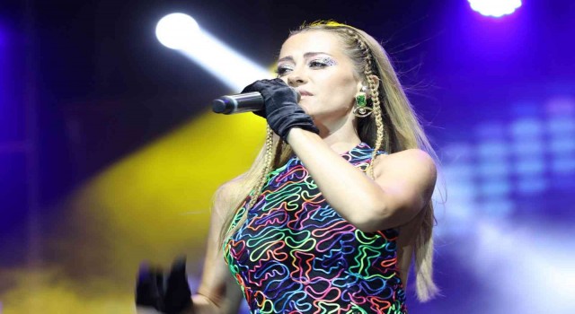 Derya Uluğ Manisayı salladı