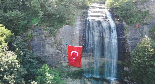 Dev Türk Bayrağı Suuçtunun güzelliğine güzellik kattı