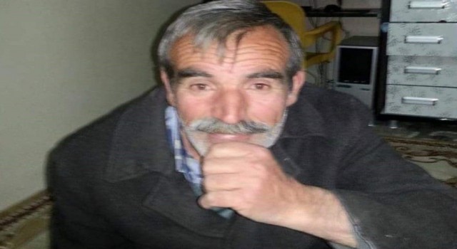 Devrilen traktörün altında kalan çiftçi öldü