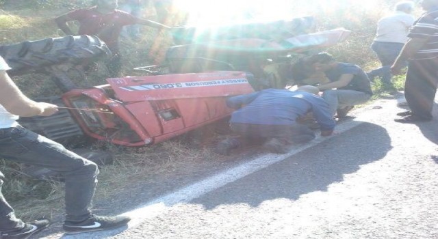 Devrilen traktörün altında kalan genç hayatını kaybetti