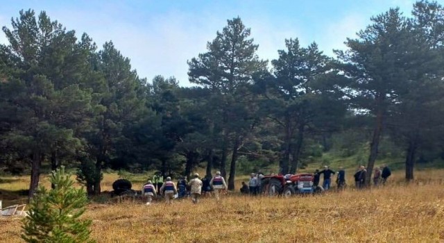 Devrilen traktörün altında kalarak hayatını kaybetti