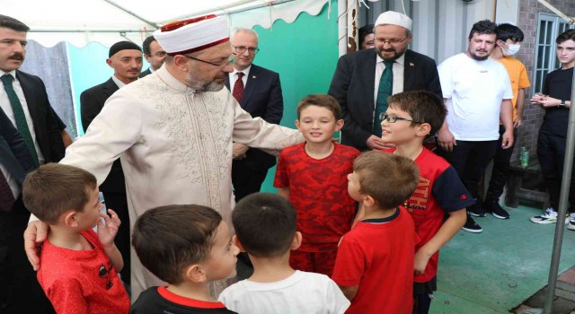 Diyanet İşleri Başkanı Erbaş, Japonyanın Nagoya kentinde Türk vatandaşlarıyla buluştu