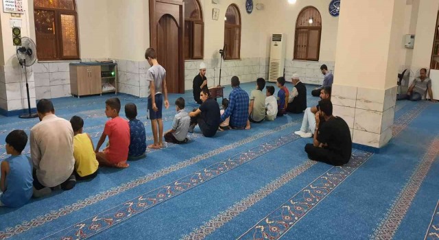 Diyarbakır İl Müftüsü İmamoğlu, camide çocuklarla bir araya geldi