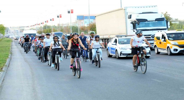 Diyarbakırda 100 bisikletçi hareketli yaşamak için pedal çevirdi