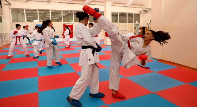 Diyarbakırda 23 bin 400 öğrenci hem spor yaptı hem eğlendi