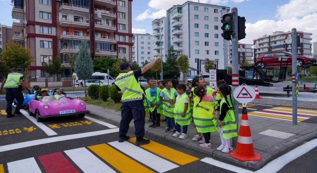 Diyarbakırda 250 öğrenciye uygulamalı trafik eğitimi