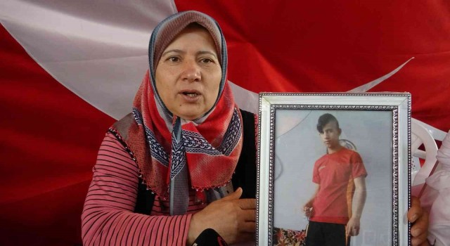 Diyarbakırda ailelerin evlat nöbeti bin 101inci gününde