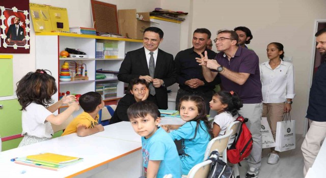 Diyarbakırda işitme engelli öğrenciler unutulmadı