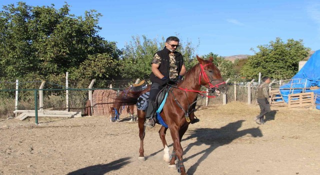 Doğa ve macera tutkunu 6 kişi, Ürgüplü Gazi Bekir Çavuşu anmak için 6 gün sürecek bir yolculuğa çıktı