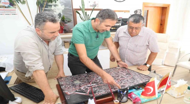 Doğalgaz çalışmalarında belediye muhtarlarla el ele çalışıyor