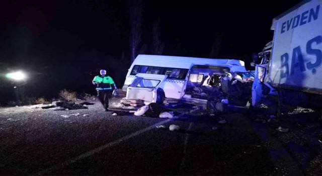 Düğün dönüşü feci kaza: 8 ölü, 9 yaralı